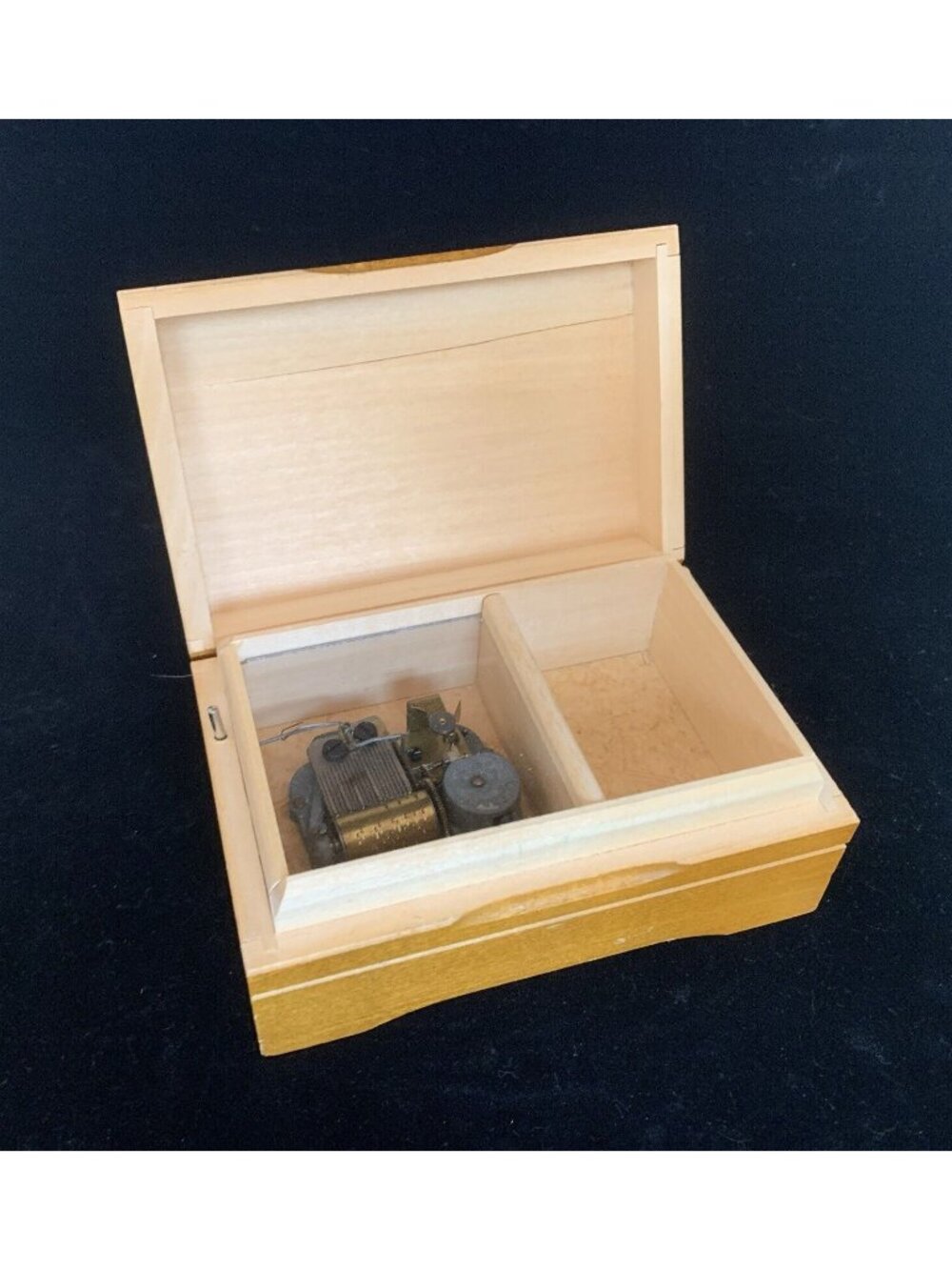 Swiss Cuendet Music Box Hummel Girls Dr Zhivago Laura's Theme Works Tested Vtg - Picture 2 of 10